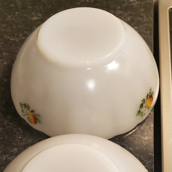 ⭐ARCOPAL "FRUITS de FRANCE" 2 WHITE MILK GLASS SCALLOPED BOWLS 1970s VINTAGE - Picture 12 of 15